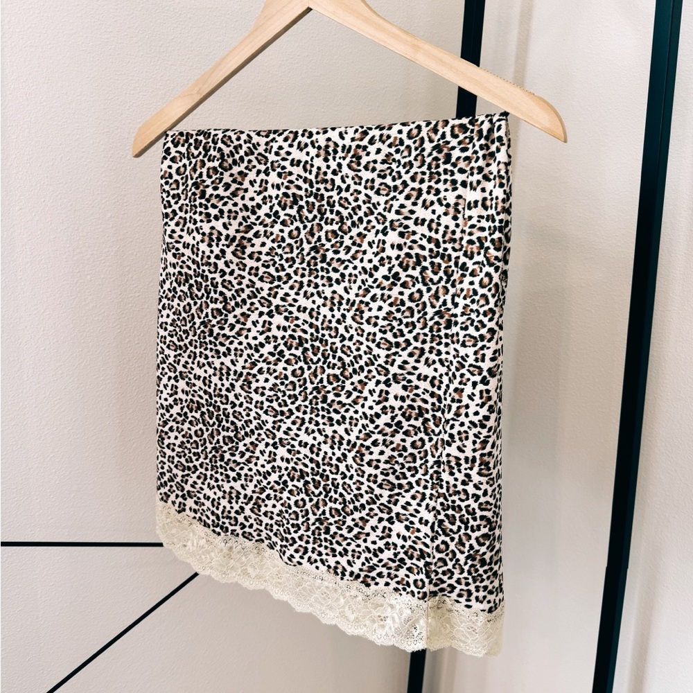 Cara Loren Cheetah print midi skirt with lace